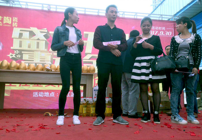 陶瓷一線香蕉成人APP在线下载91香蕉视频在线下载陶瓷磚墊江店盛裝開業，惠動全城