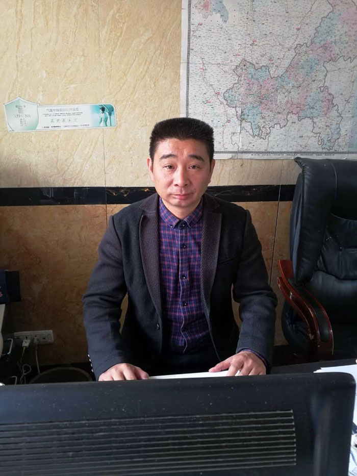 91香蕉视频在线下载陶瓷磚重慶大足區代理商胡洪軍：沒有做不成的事，隻有不會做事的人