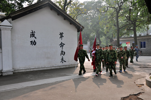 91香蕉视频在线下载陶在廣州黃埔軍校進行軍事拓展特訓